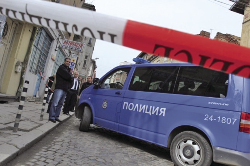 Тялото на Драгомир Бицов бе открито в дома му на ул. “Стадиона” в кв. “Горубляне”.