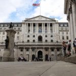 BoE запази базовата лихва на 5.2% и намекна, че може да я ореже по-бързо от очакванията