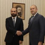 Министърът на външните работи на Армеиня Арарат Мирзоян (вляво) и президентът на България Румен Радев
