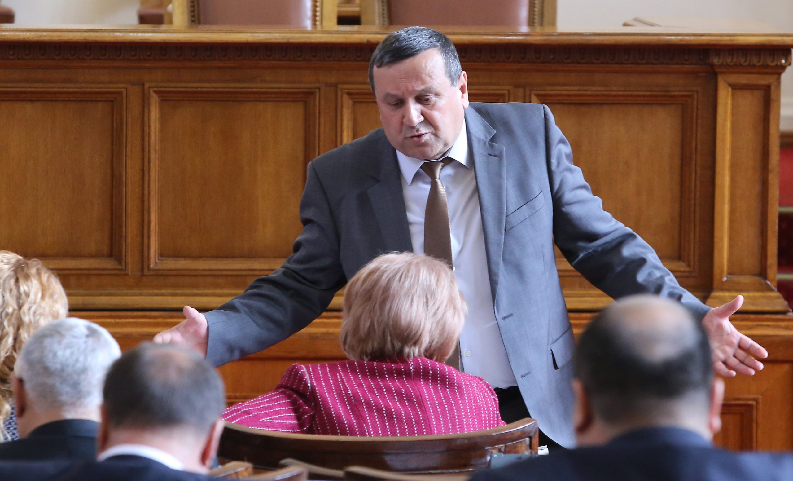 Парламент Хасан Адемов
