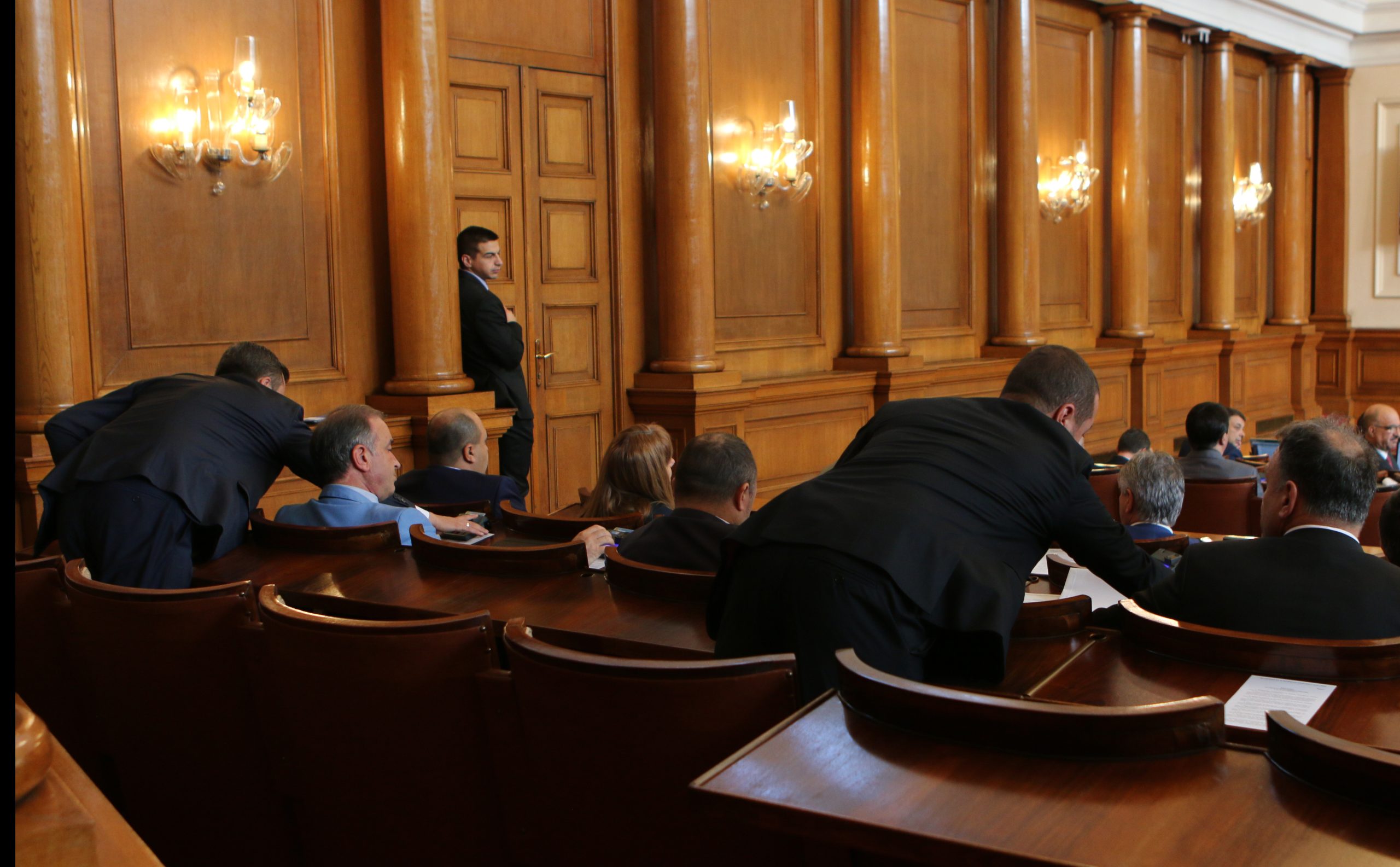Парламент гласуване