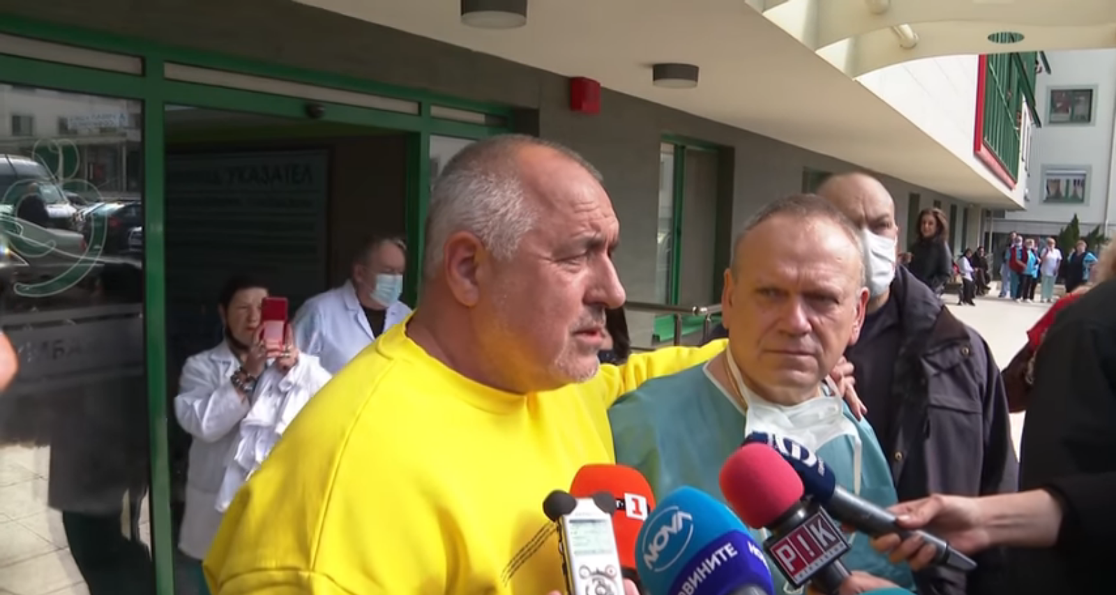 Борисов пред болницата