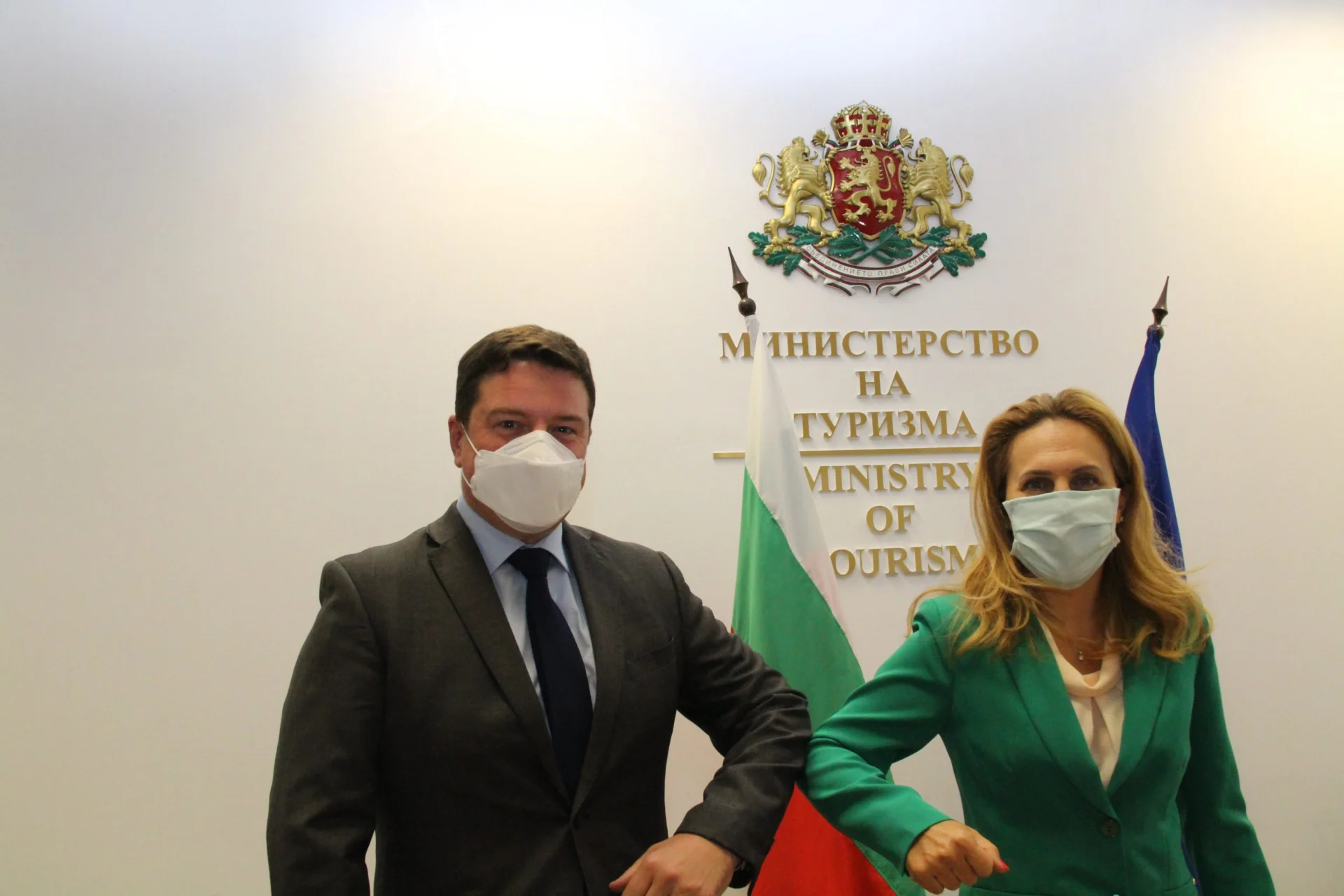 Николова с Н.Пр. Роб Диксън