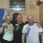 Васко Кеца (в средата) в килията на Близнака (вдясно)