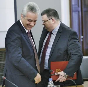 Служебният премиер Марин Райков очаква главният прокурор Сотир Цацаров да пипа меко спрямо подчинените му в Министерския съвет.
