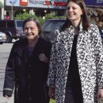 Адвокат Даниела Доковска и току-що обвинената Мария Дивизиева се смеят от сърце на вероятността делото да завърши с осъдителна присъда.