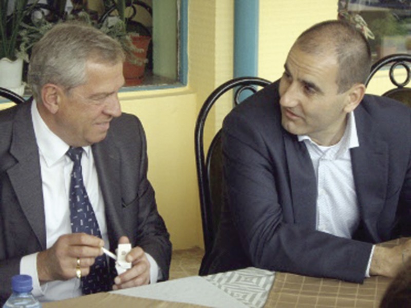 Джаров винаги е близо до всяка власт...