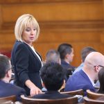 Парламент Мая Манолова