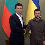 Министър председателят на България Кирил Петков (вляво) и президентът на Украйна Володомир Зеленски