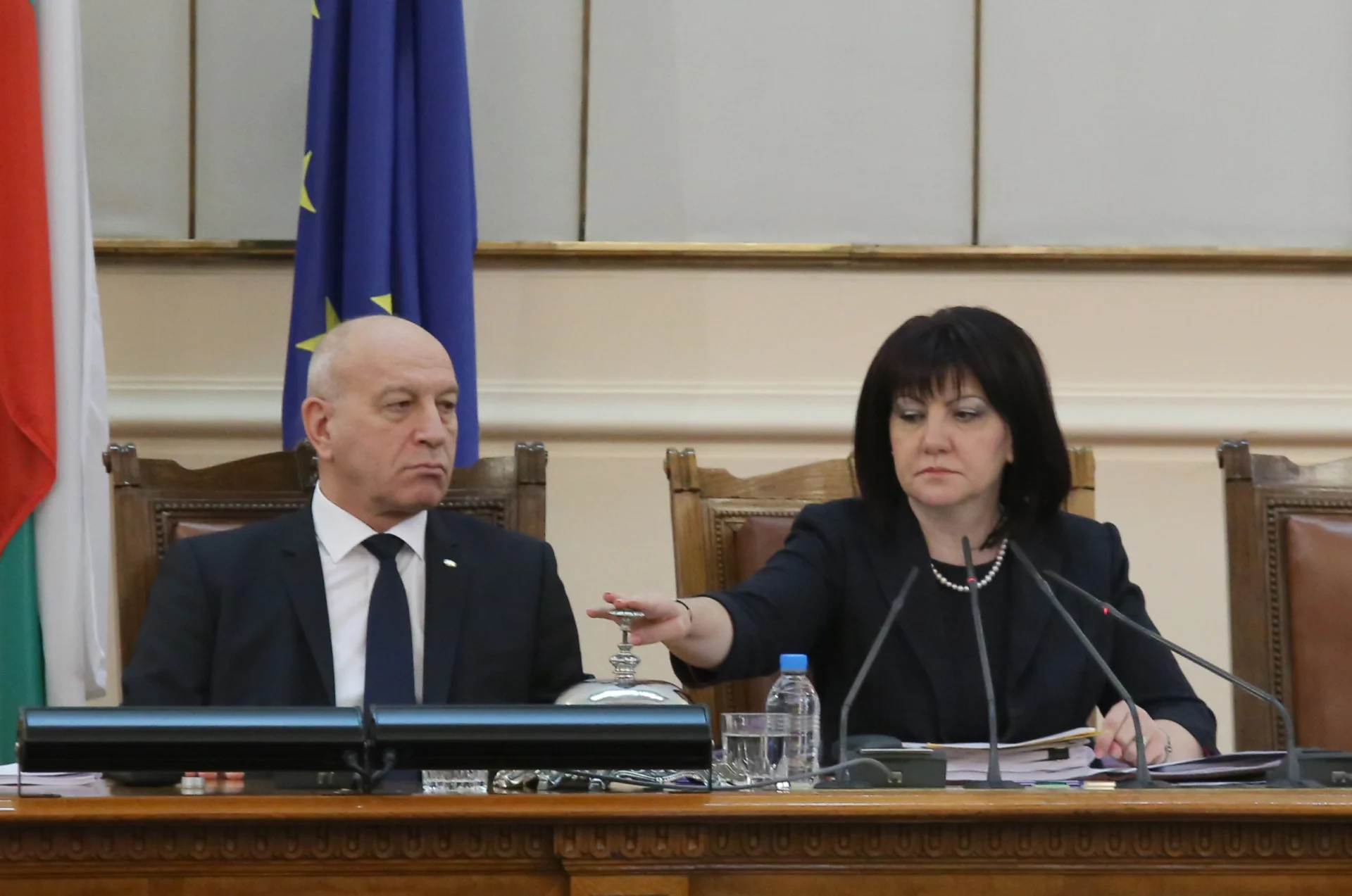 Парламент Цвета Караянчева камбана