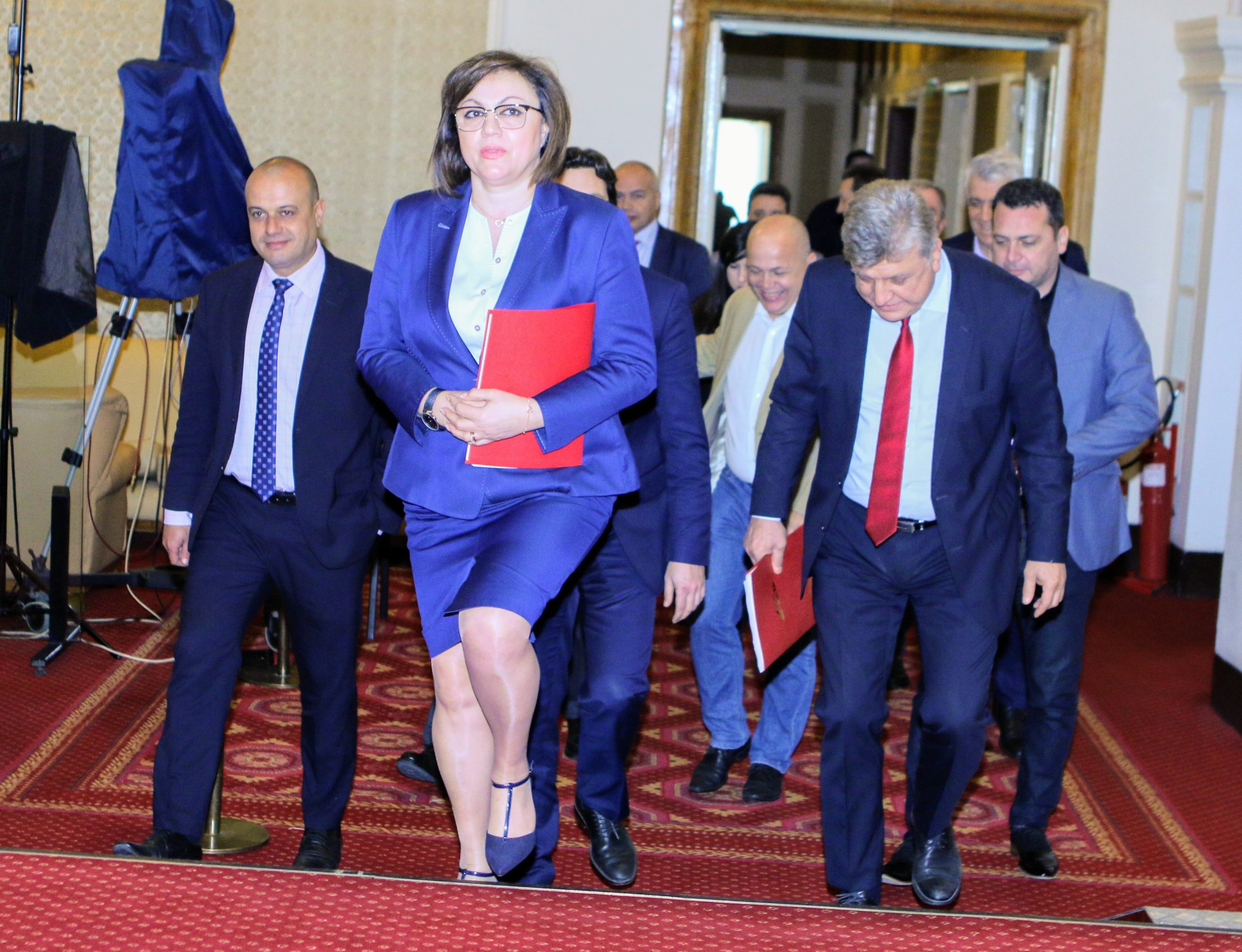 Парламент внасяне на вот на недоверие БСП Корнелия Нинова