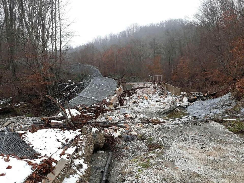 гранична ограда