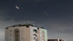 Иран изстреля балистични ракети срещу Израел, Израелската ПВО система "Железен купол" прехваща ракета