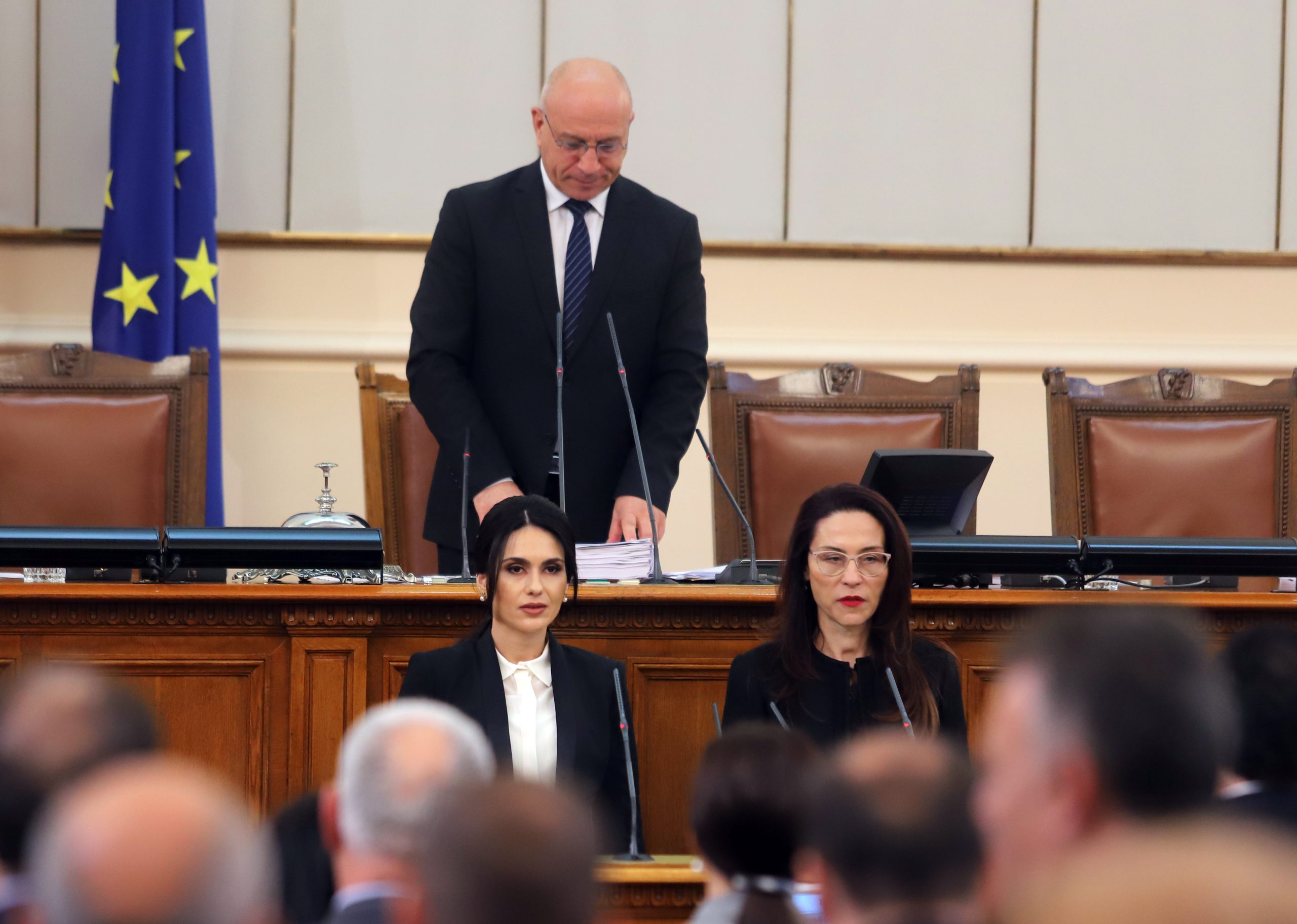 Парламент клетва на Мария Филипова и Илиана Христова  зам. председател на КФН