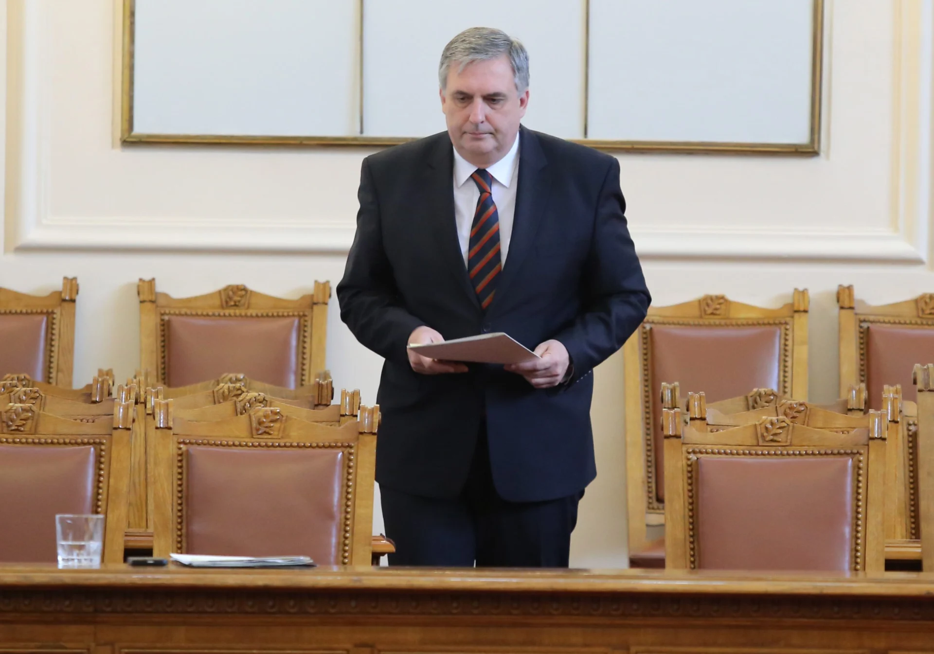 Парламент контрол вицепермиерите - Ивайло Калфин мин. на труда и соц. политика