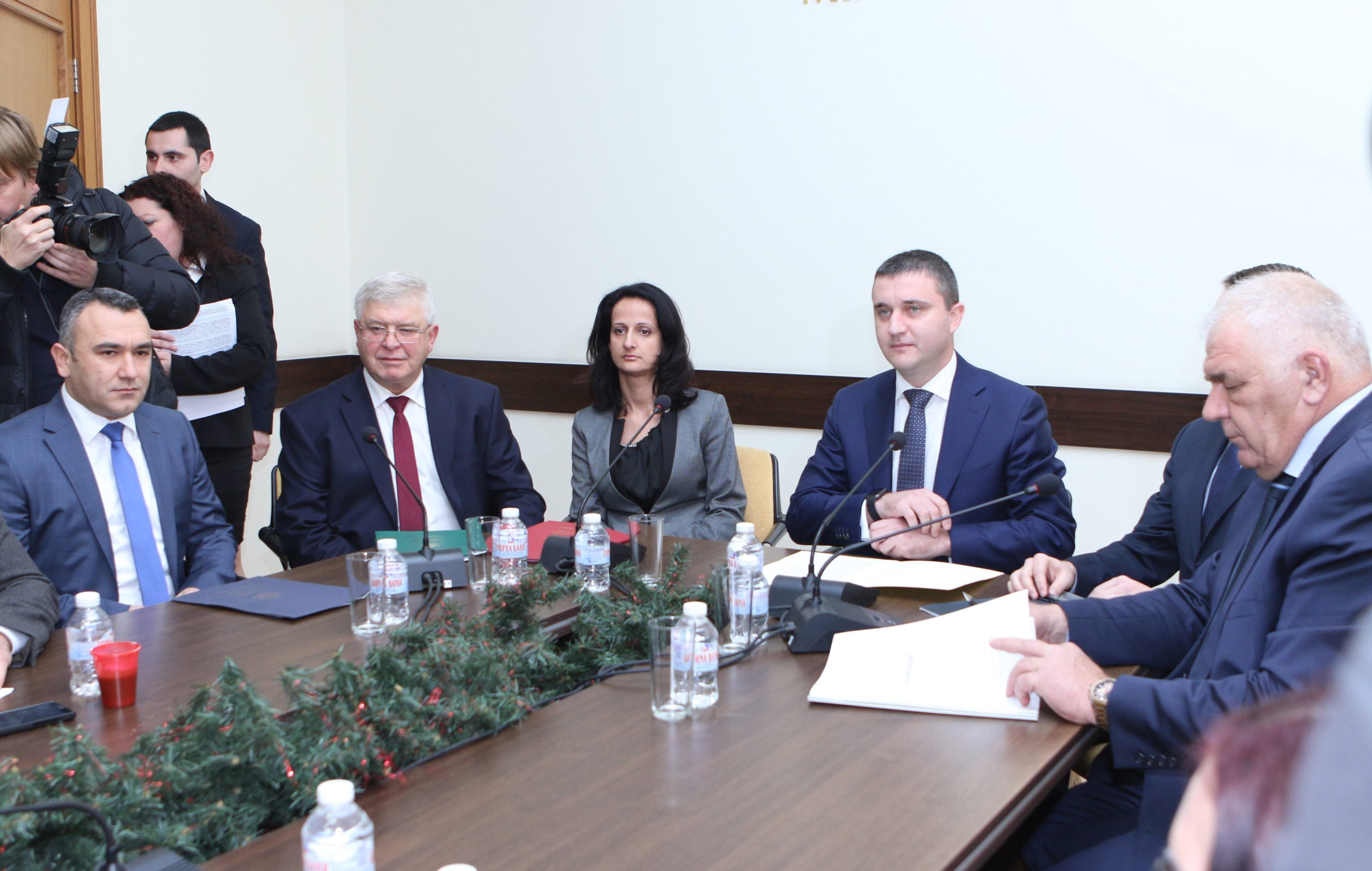 Владислав Горанов -  министър на финансите Карина Караиванова