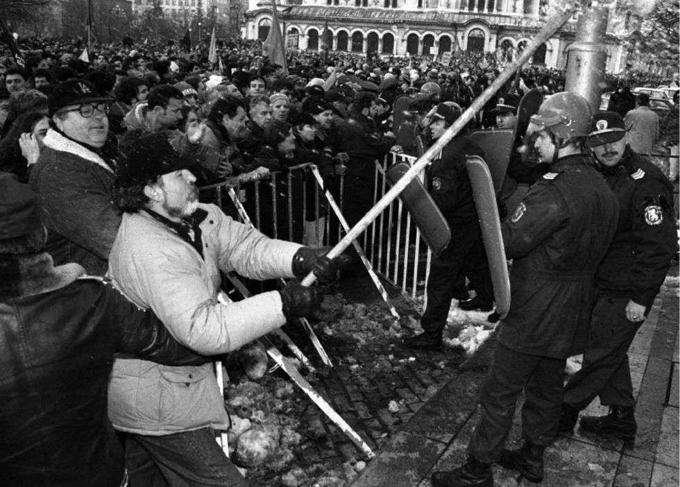 протести - 1997 г.