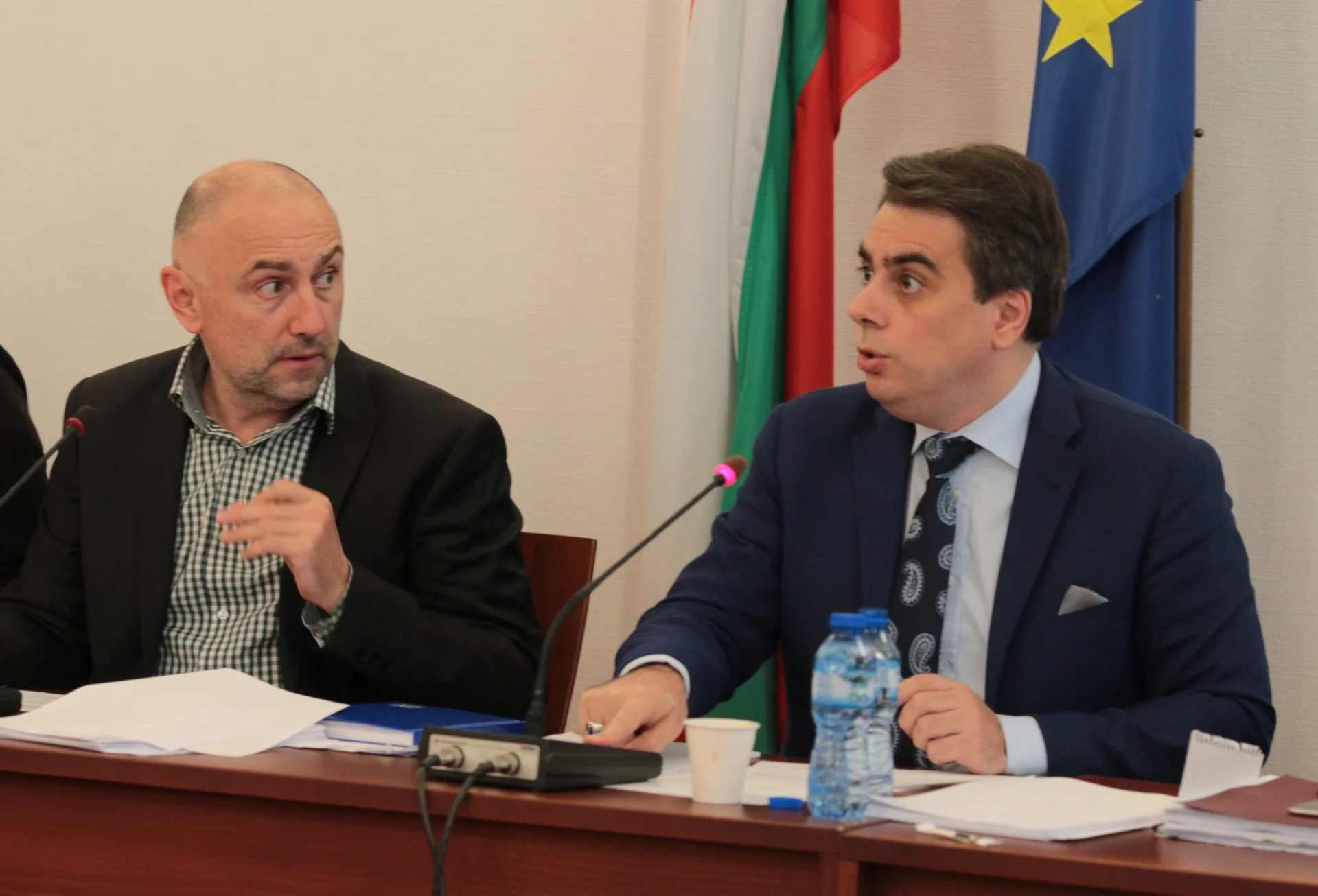 Парламент комисия по бюджет и финанси Любомир Каримански Асен Василев