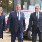 Лидерът на ВМРО Красимир КаракачанЛидерът на ВМРО Красимир Каракачанов и кандидатпрезидентската двойка на партията доц. Милен Михов и Мария Цветкова при регистрацията в ЦИК