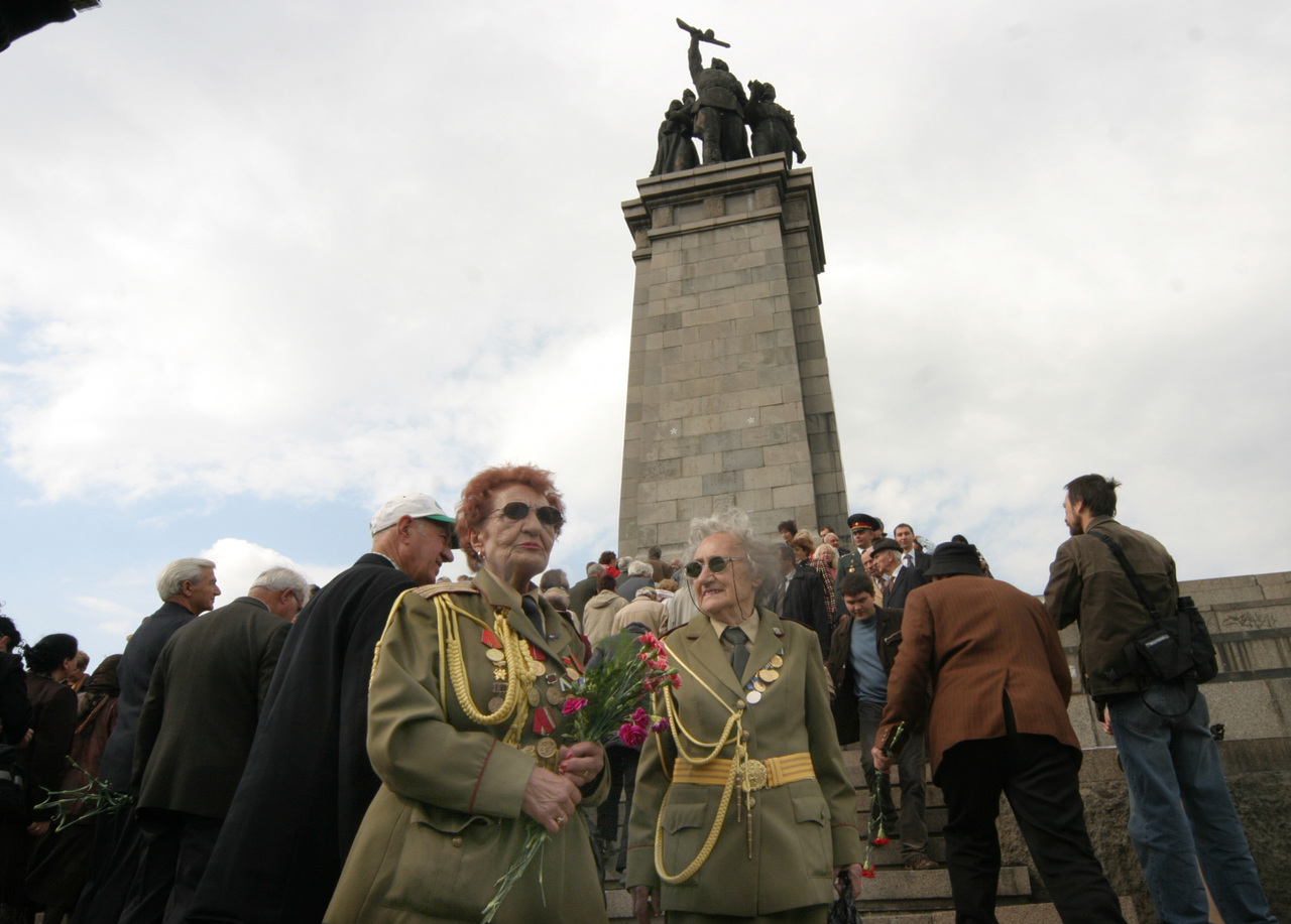 9 май празник на Европа Паметник на Съветската армия