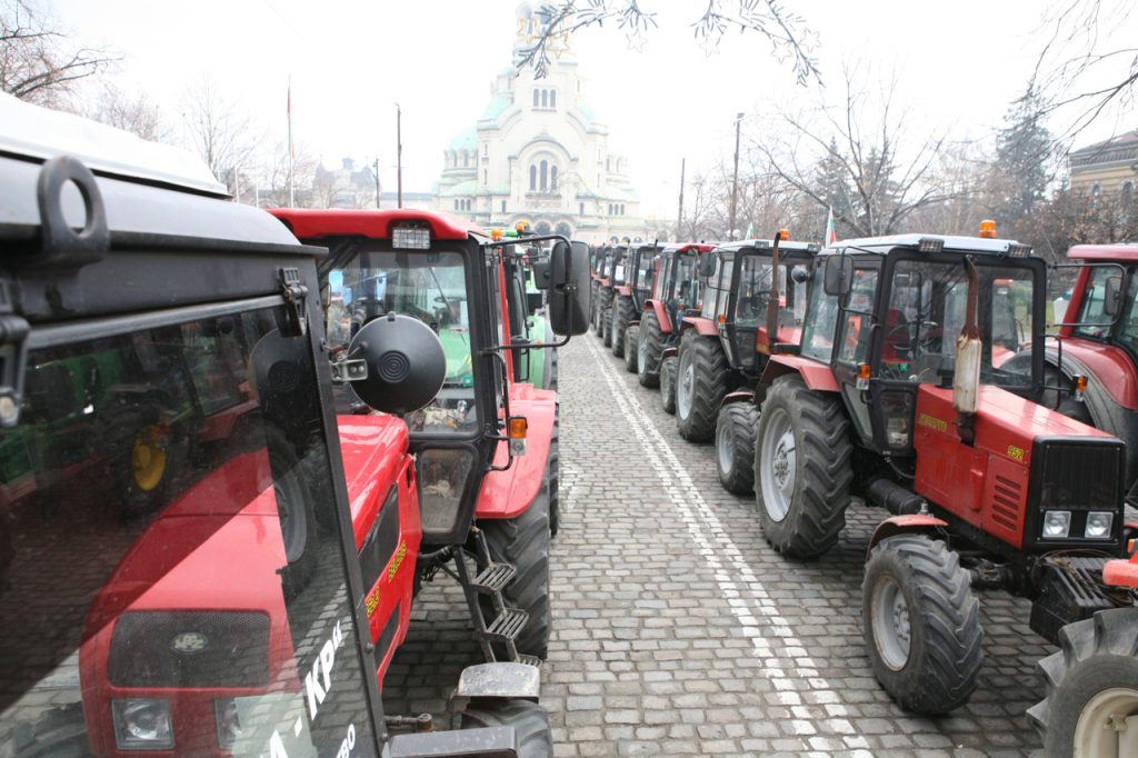 правителството и протестиращите фермери