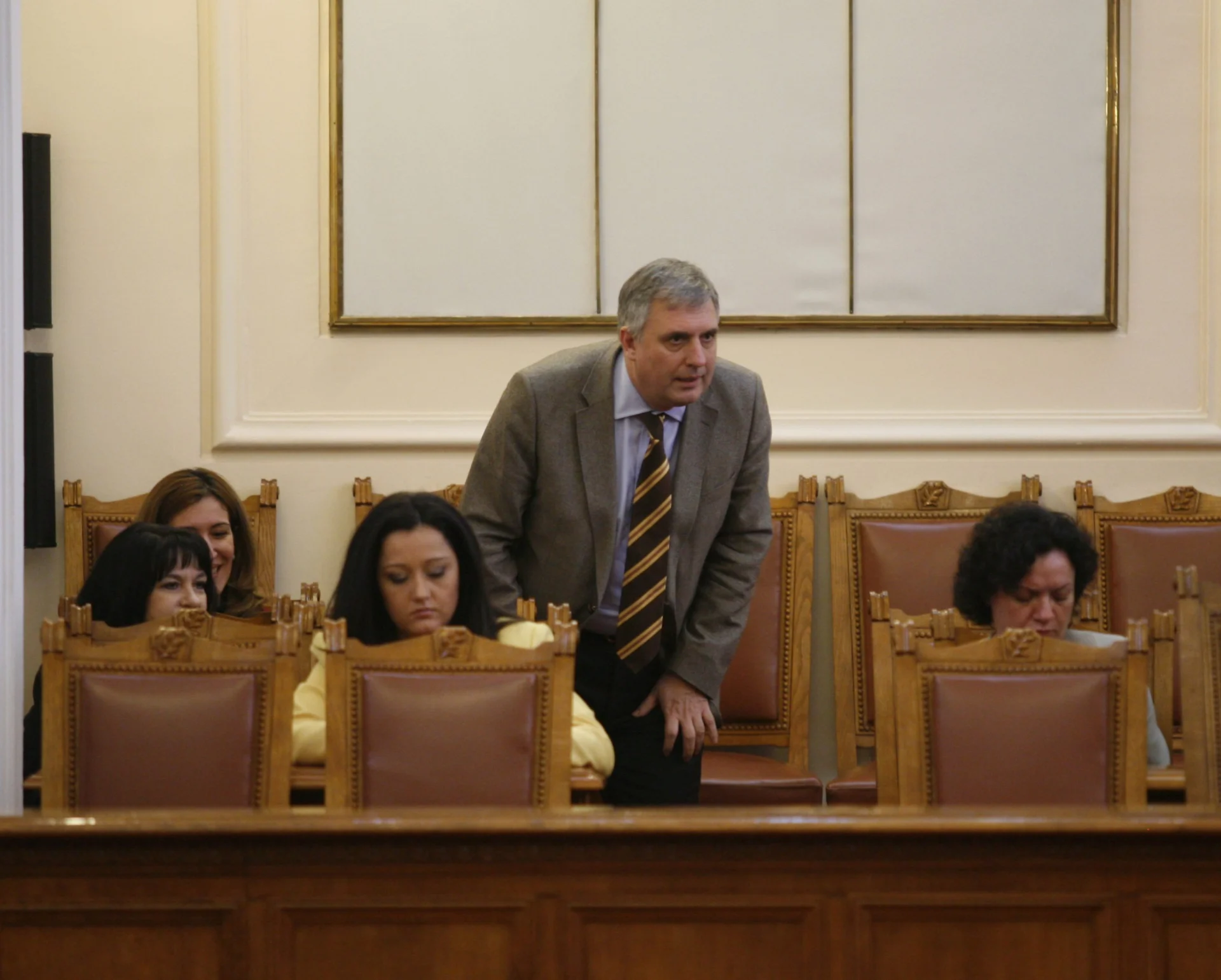Парламент гласуване на външен дълг Лиляна Павлова Ивайло Калфин