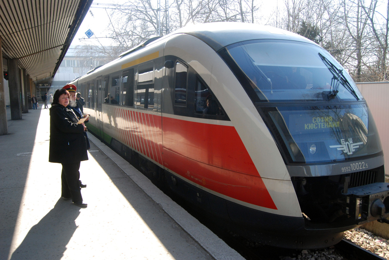 централна ж.п. гара София влак вагони