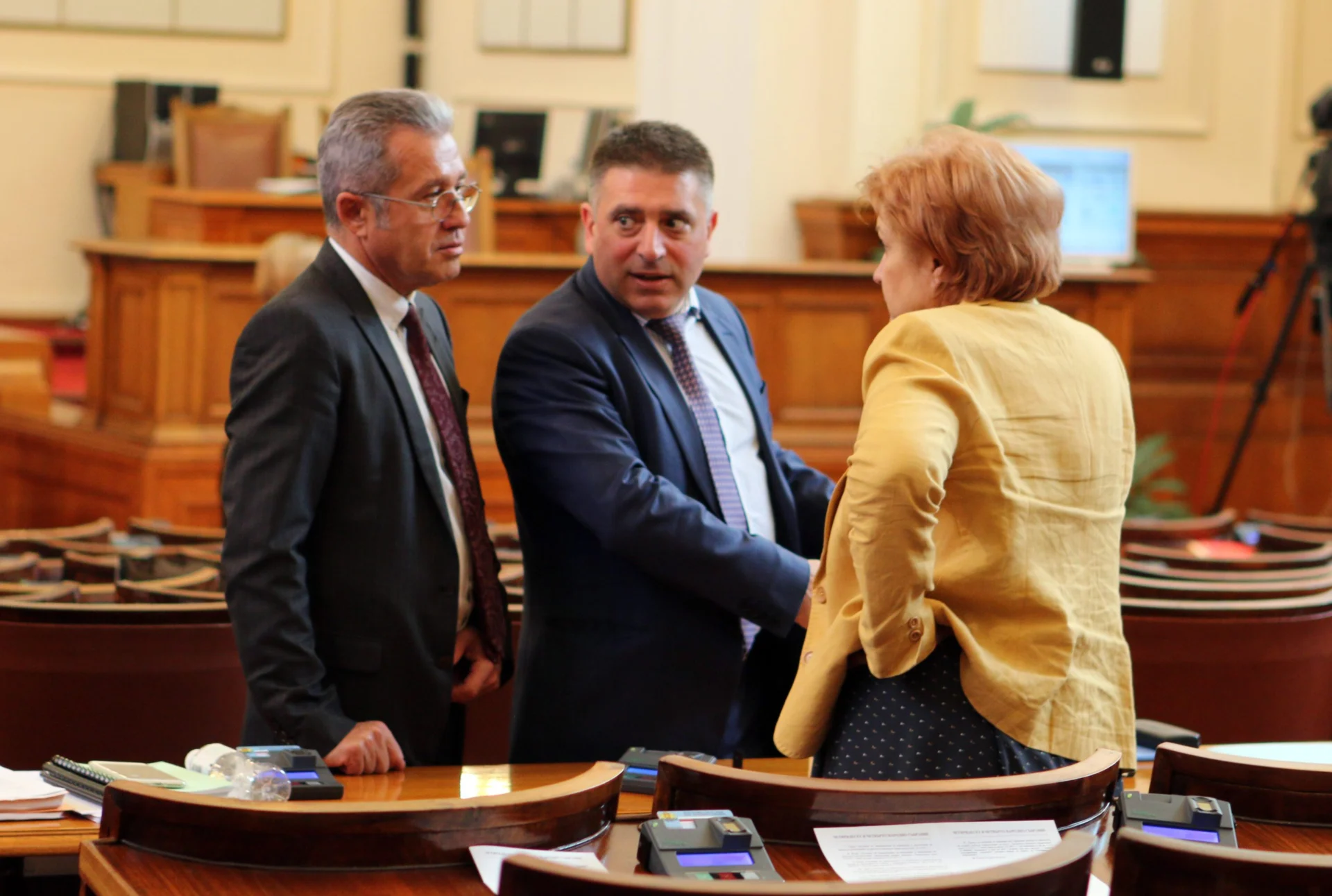 Парламент Йордан Цонев Менда Стоянова Данаил Кирилов