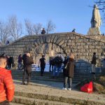 Участници в протеста срещу паметника "Альоша"