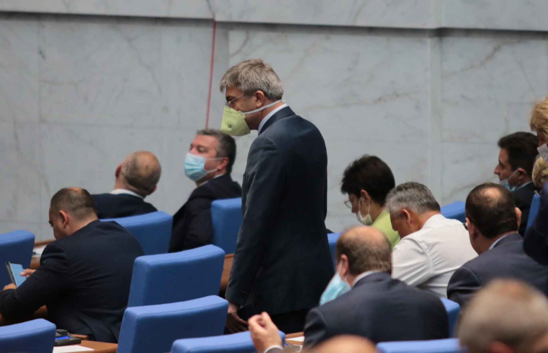 Парламент депутати