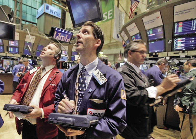 Остър спад на борсите след поредната преоценка на Гърция.