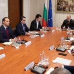 Среща на президента Румен Радев с премиера Кирил Петков и началници на служби за войната в Украйна.