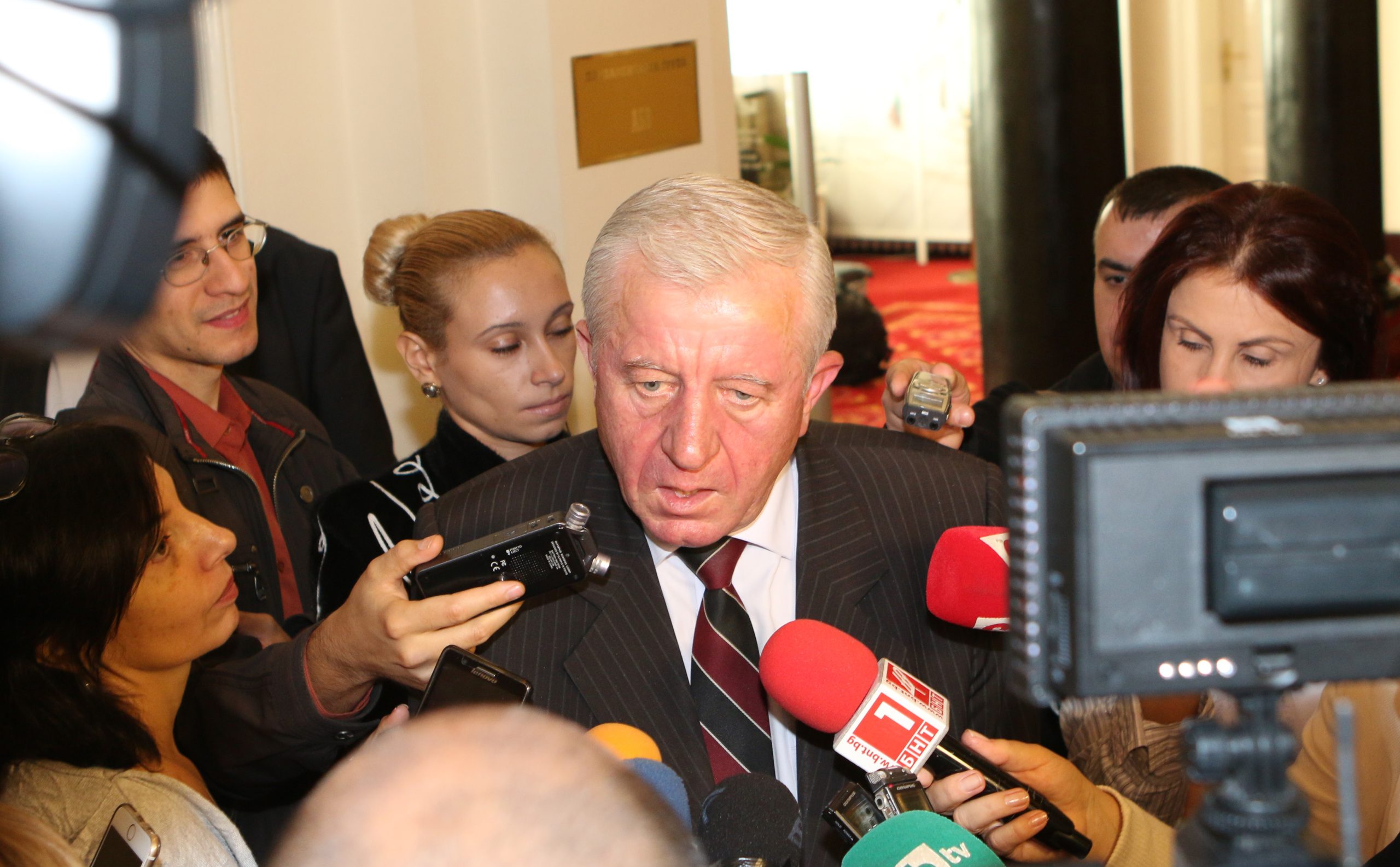 Парламент Михо Михов