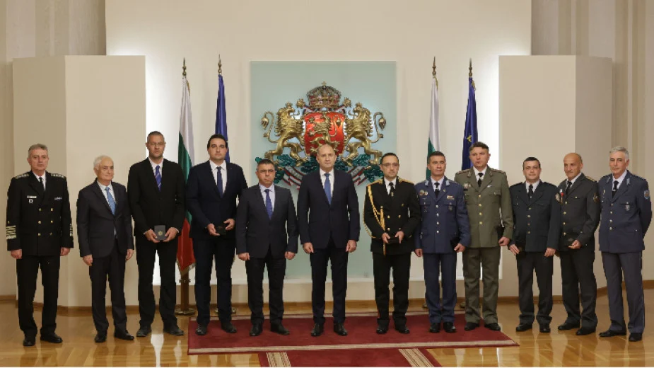 Почетен знак на президента за отличили се в борбата с пожарите през лятото, Румен Радев