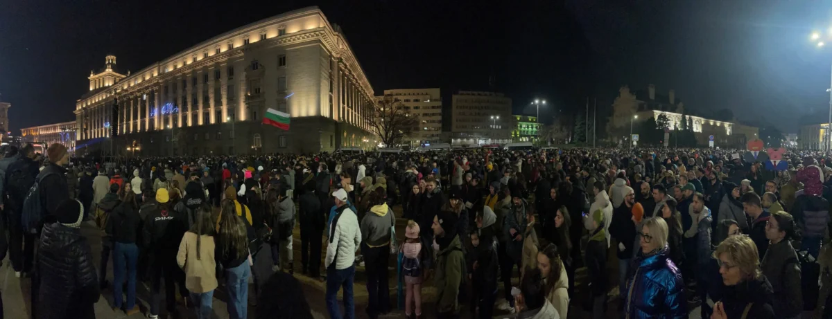 Протестът в центъра на София в снимки