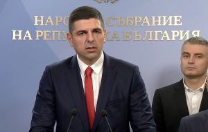 Лорер и Божанков остават в парламентарната група, обяви Мирчев