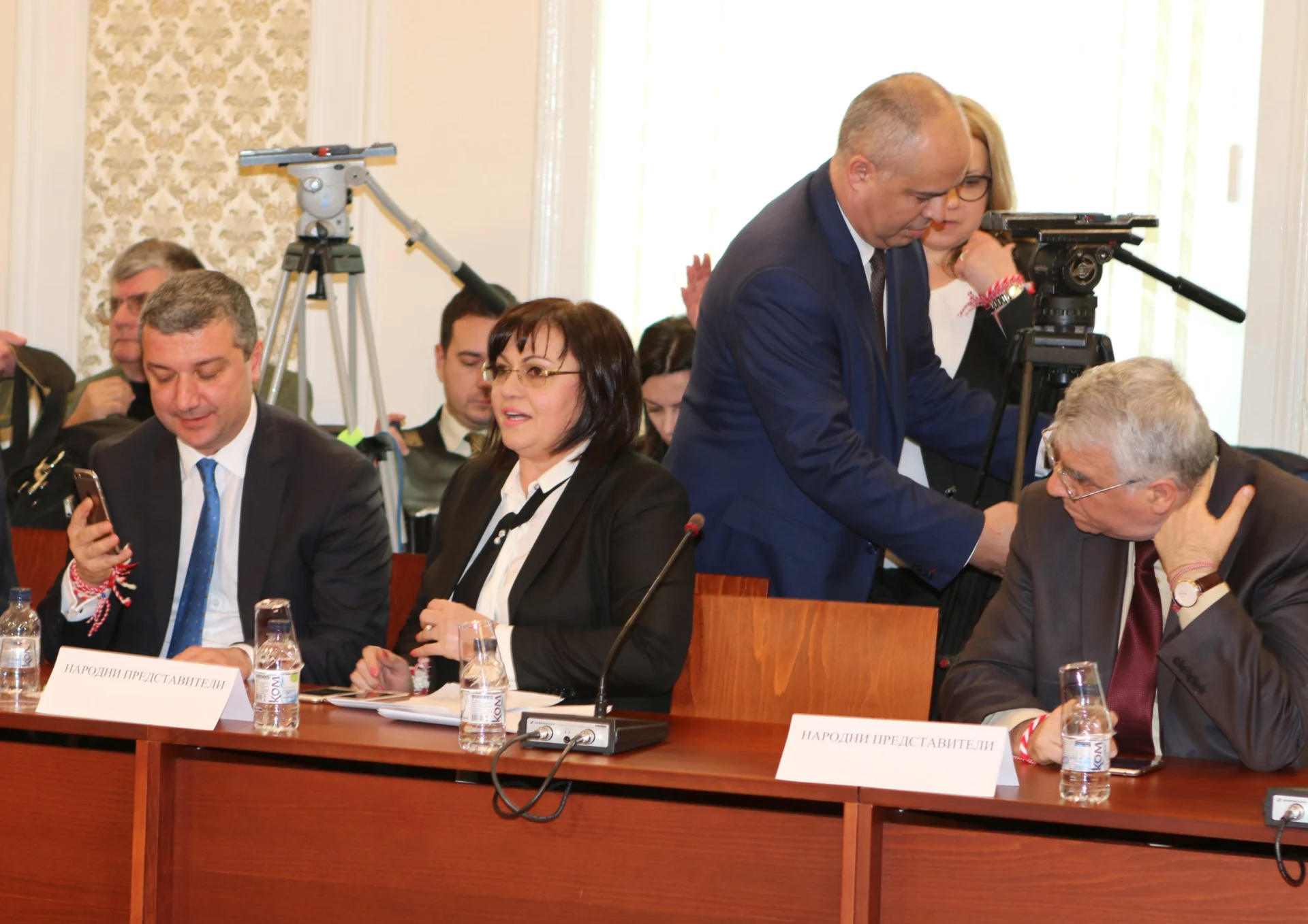 Парламент енергийна комисия Корнелия Нинова