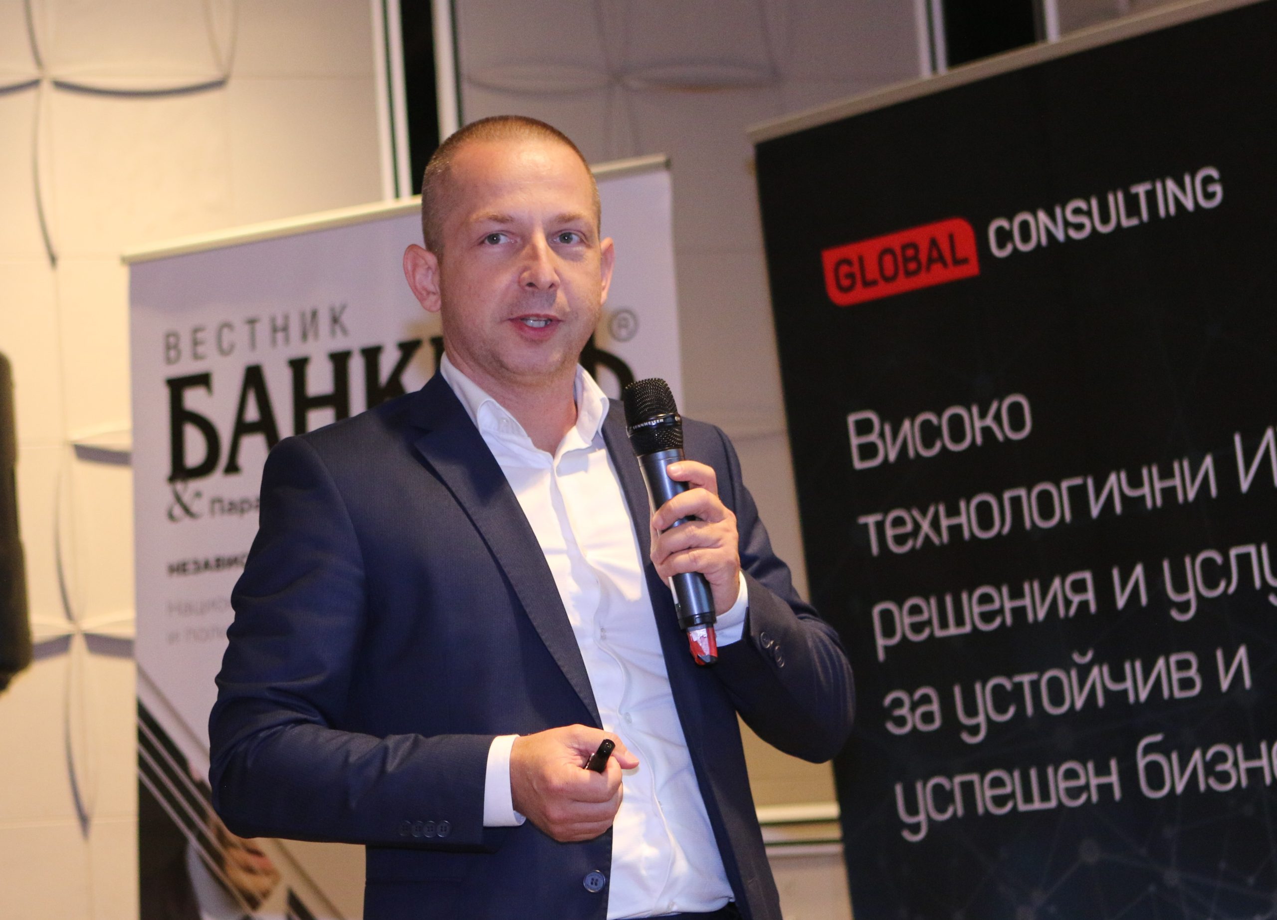 Конференция Банкер революция в банкирането Юлиян Влахов