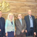 Петя Аврамова с председателя на Управителния съвет на Камарата на строителите в България инж. Илиян Терзиев и членове на ръководството на браншовата организация.