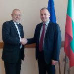 „България е заинтересована от засилване на икономическото сътрудничество с Финландия“. Това съобщи заместник-министърът на икономиката Любен Петров по време на среща с Матти Антонен