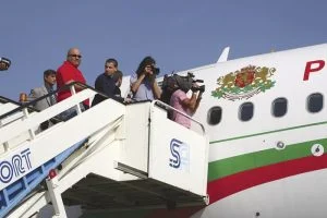 Депутатите отново се нападат заради авиоотряда .