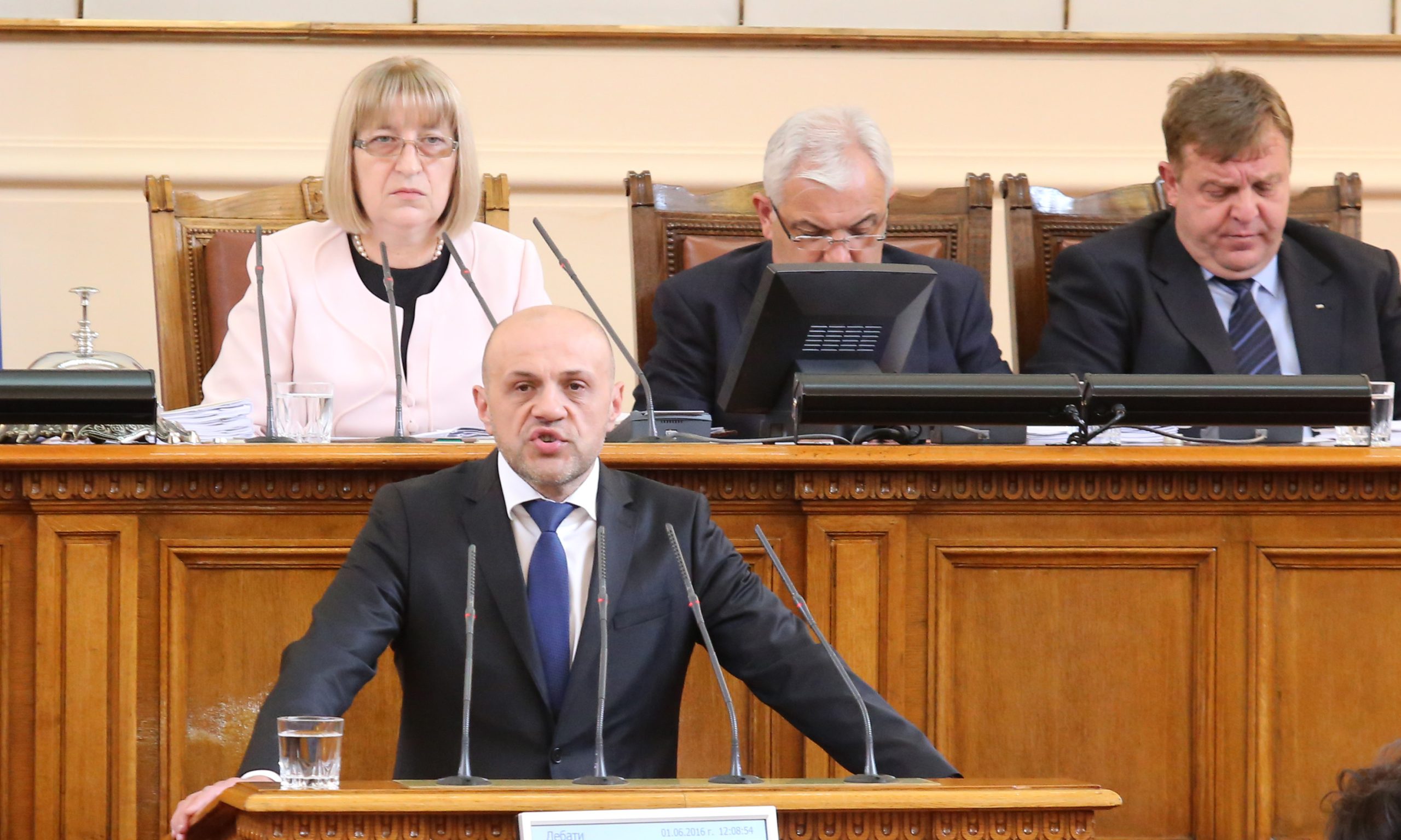 Парламент Томислав Дончев