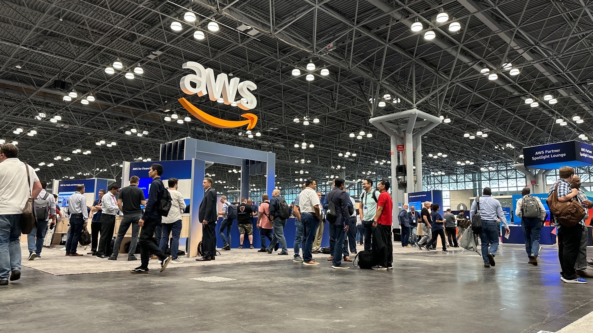 Amazon представя първия си квантов компютърен чип Ocelot