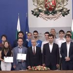Министерски съвет Кирил Петков награди 25 ученици за високи резултати на международни състезания