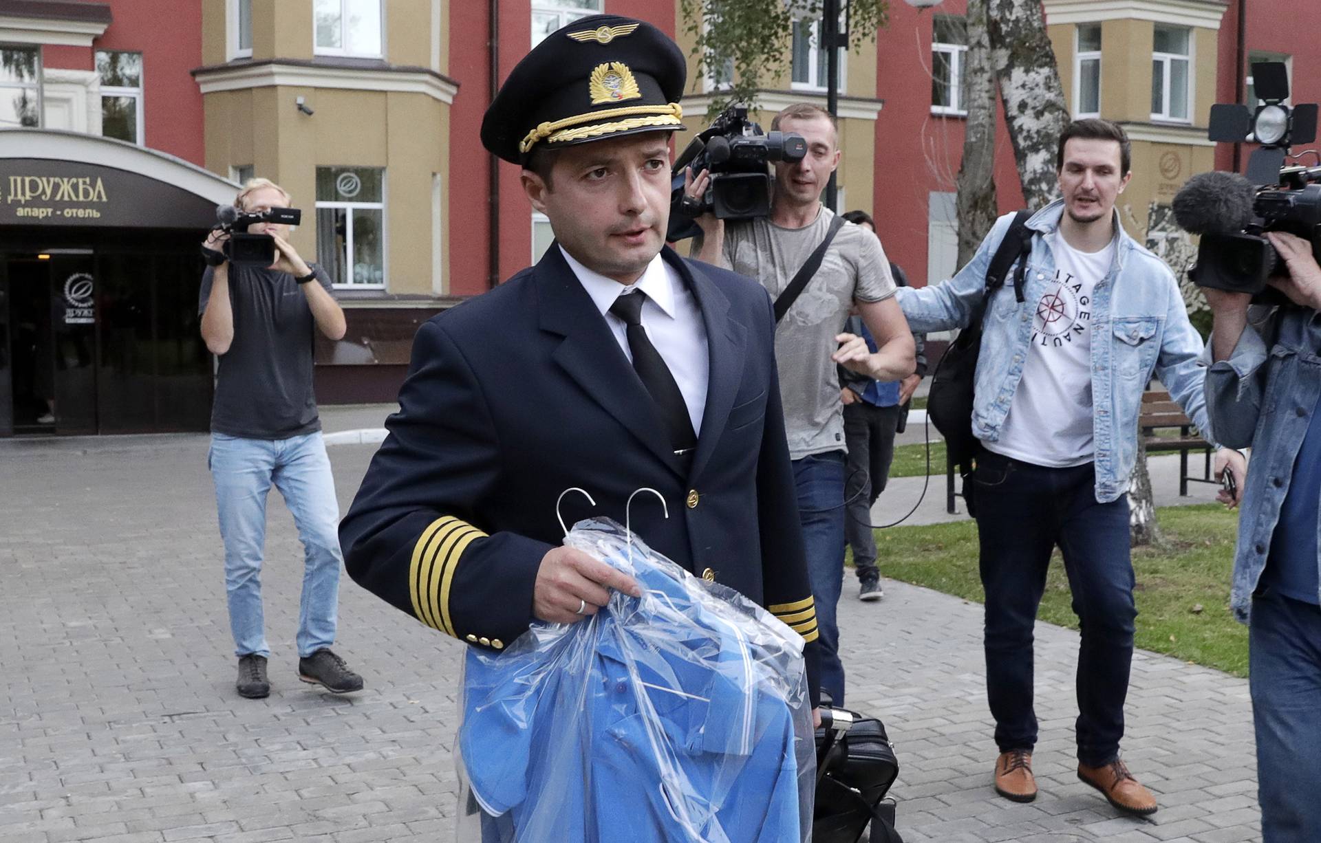 аварийно приземен руски самолет пилот