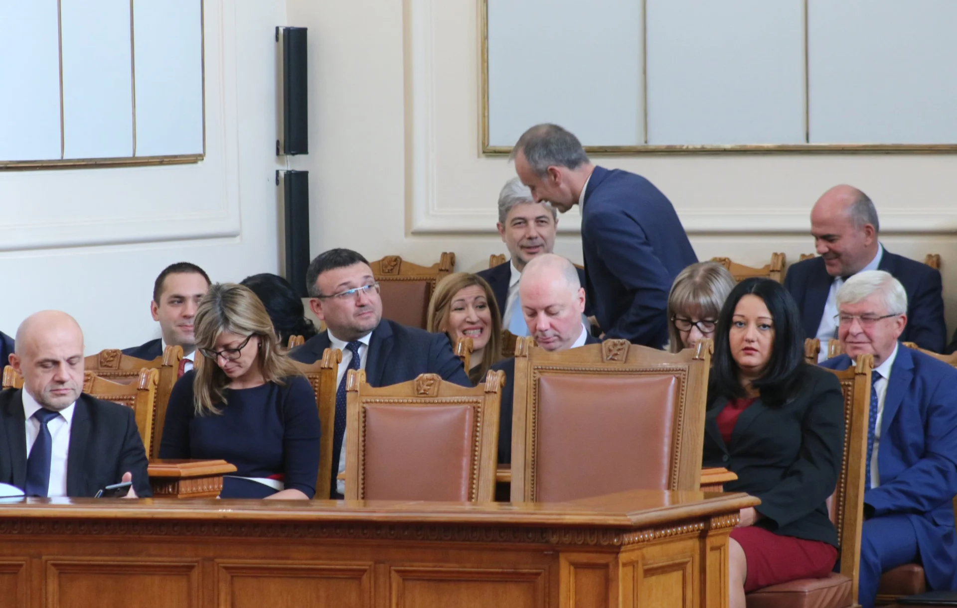 Парламент вот на недоверие