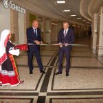Отвори врати първият високотехнологичен офис на Банка ДСК в ИУ Варна Със специално събитие Банка ДСК откри първия си високотехнологичен офис във Варна. Той е съществена част от мащабния проект „Студентска улица“ в ИУ – Варна. Офисът беше открит от министъра на образованието и науката Красимир Вълчев и ректора на висшето учебно заведение проф. д-р Пламен Илиев.
