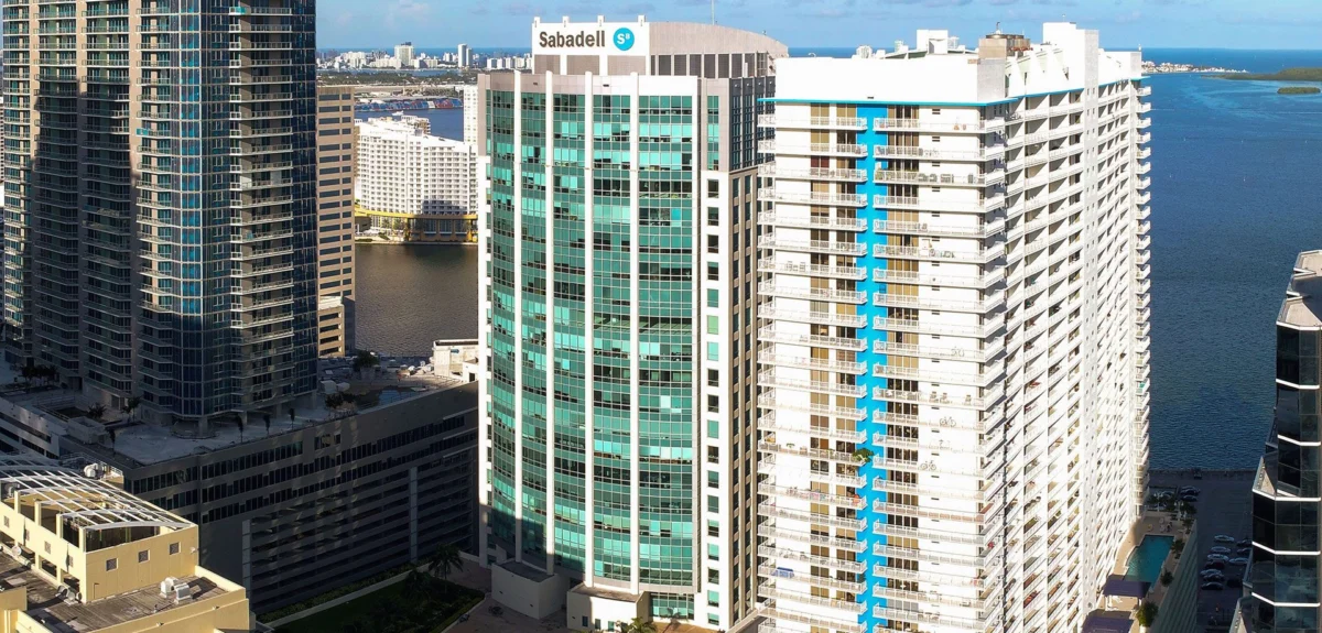 Основателят на Zara - Амансио Ортега, ще купи офис кула в Маями за 275 млн. долара