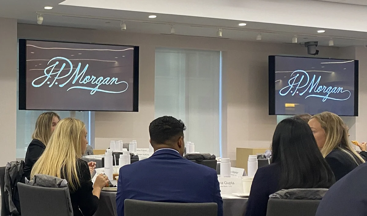 CoreCard може да загуби ключовия си клиент Apple след сделка с JPMorgan