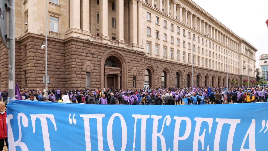 От Медицинска федерация "Подкрепа“ към КТ "Подкрепа" започват подготовка за национални протести и поетапно ефективно преустановяване на работа във всички структури в отрасъл "Здравеопазване“, в които функционират синдикални поделения на федерацията. Повод за подготвяните протести е липсата на нов Колективен трудов договор (КТД) в отрасъл „Здравеопазване“.